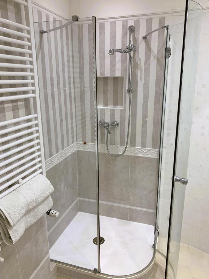 Via Nuova Apartments Лука Екстериор снимка